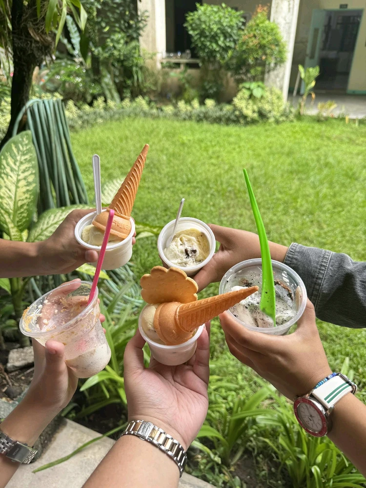 Ice cream therapy 🤍