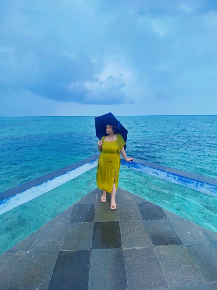 GIF gi-upload ni Azalea