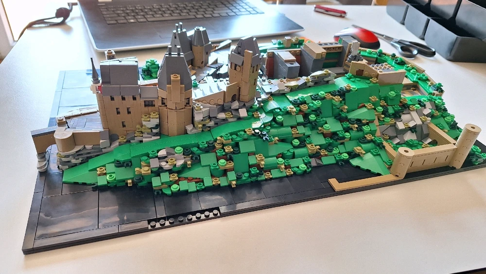 Klemmbaustein-Set Burg Eltz im Bau