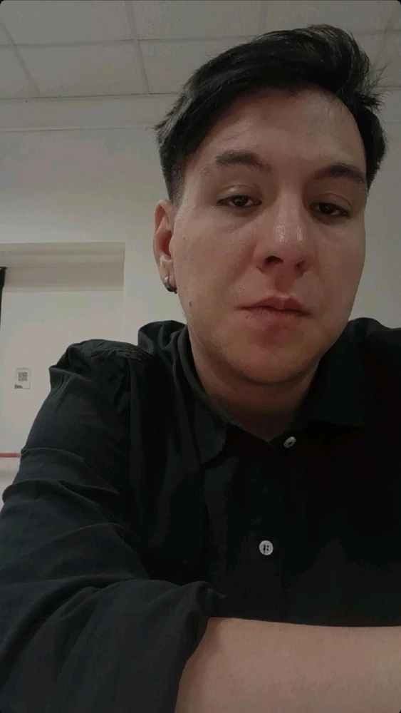 Fui a una fiesta de gala, Y se me acabo la bateria social a las dos horas🔋