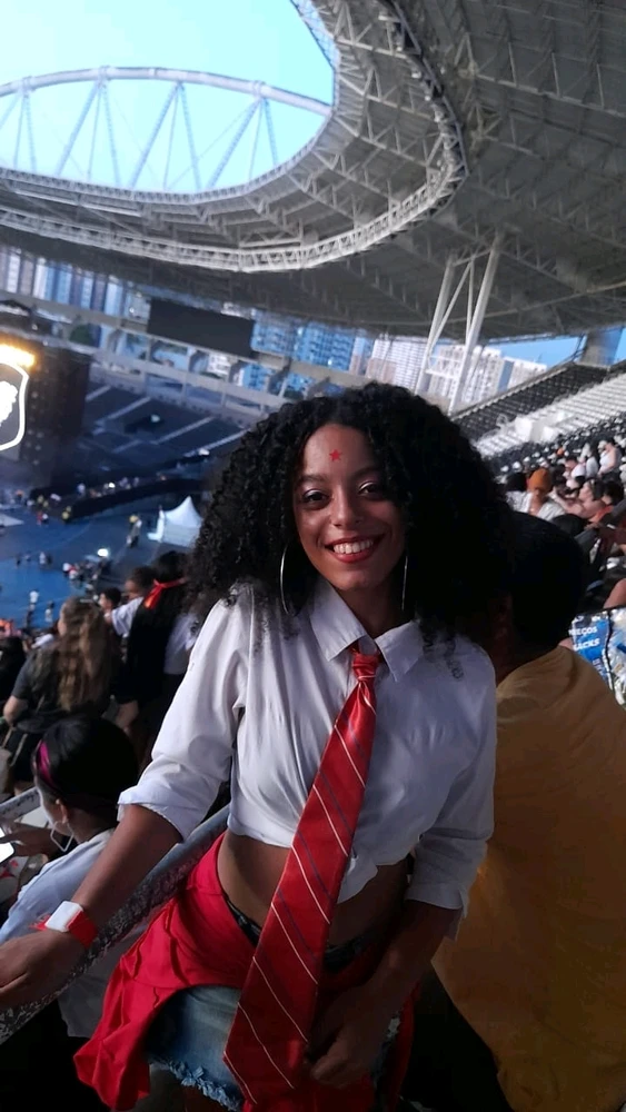 GIF diunggah dening Gio