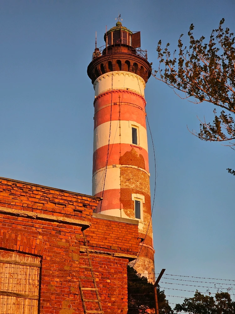 И не какая психотерапия не нужна, рядом с таким сооружение на берегу залива