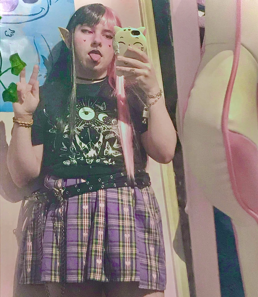 Trying to change my profile pic not working for face verification anyone else have this problem ? This is the picture in question
Also anyone looking for someone to watch anime with or talking/show off for hours about your collection/hperfixation ?