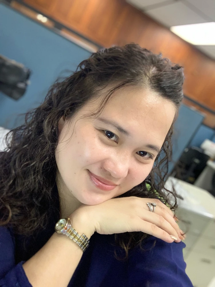GIF na in-upload ni Liz