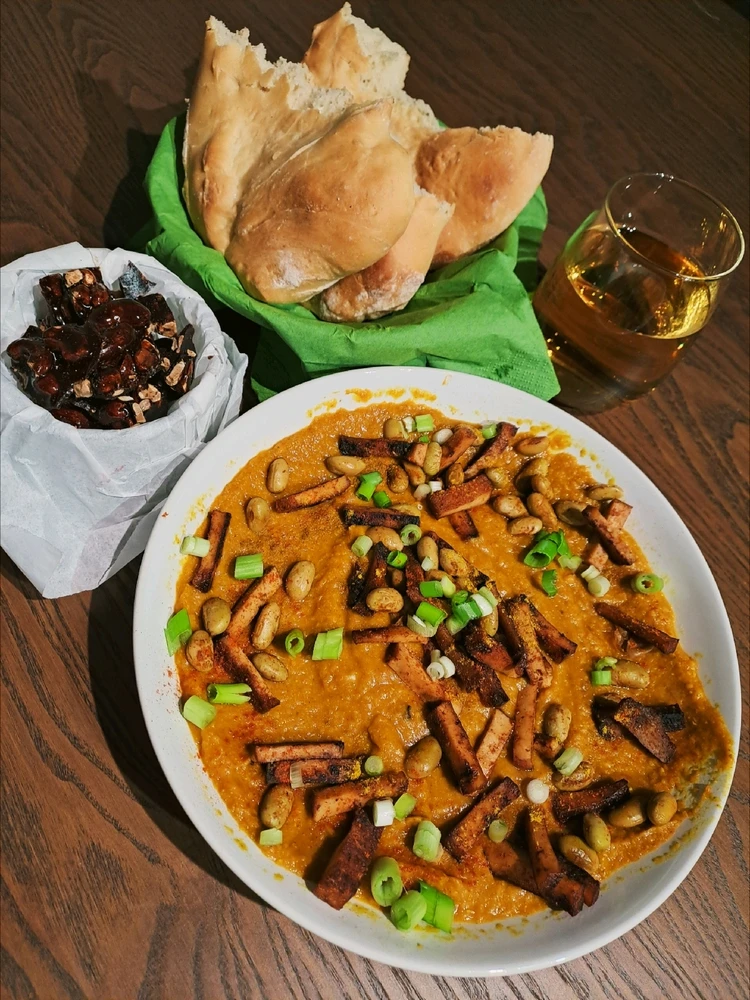 Linsenhummus Curryvariante und gebrannte Nüsse Kakaovariante