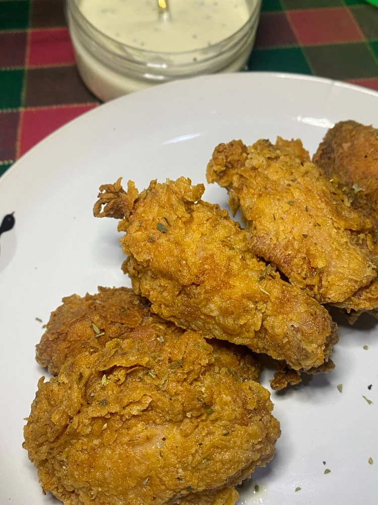 Crispy chicken wings with ranch dressing ✨