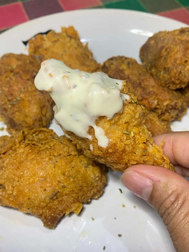 Crispy chicken wings with ranch dressing ✨