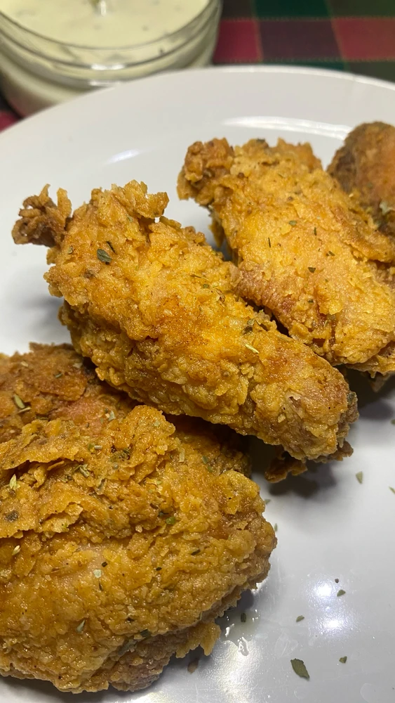 Crispy chicken wings with ranch dressing ✨