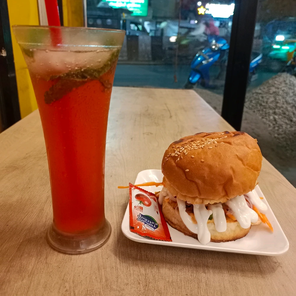 Momo Burger ๐+Watermelon ๐ Mojito