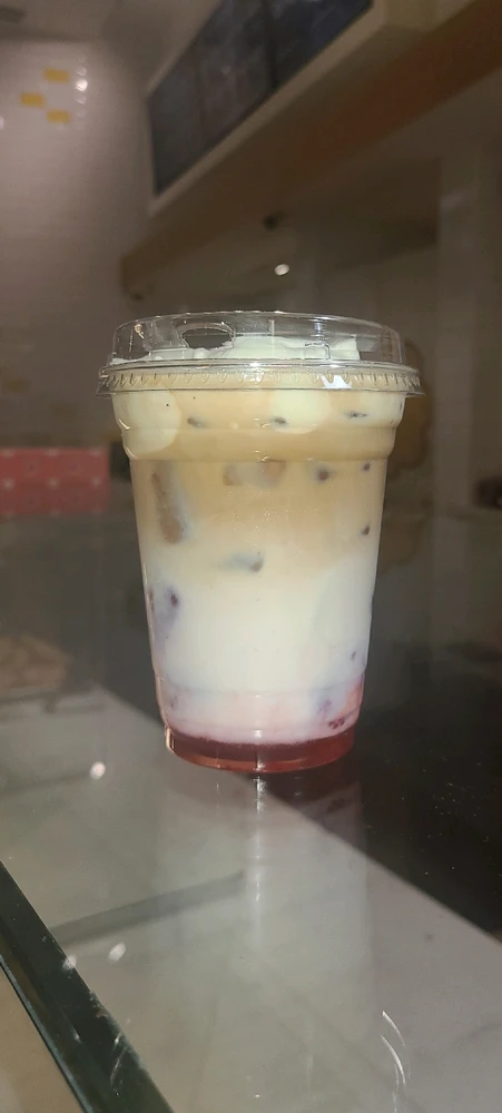Salted Caramel Latte w/ Strawberry