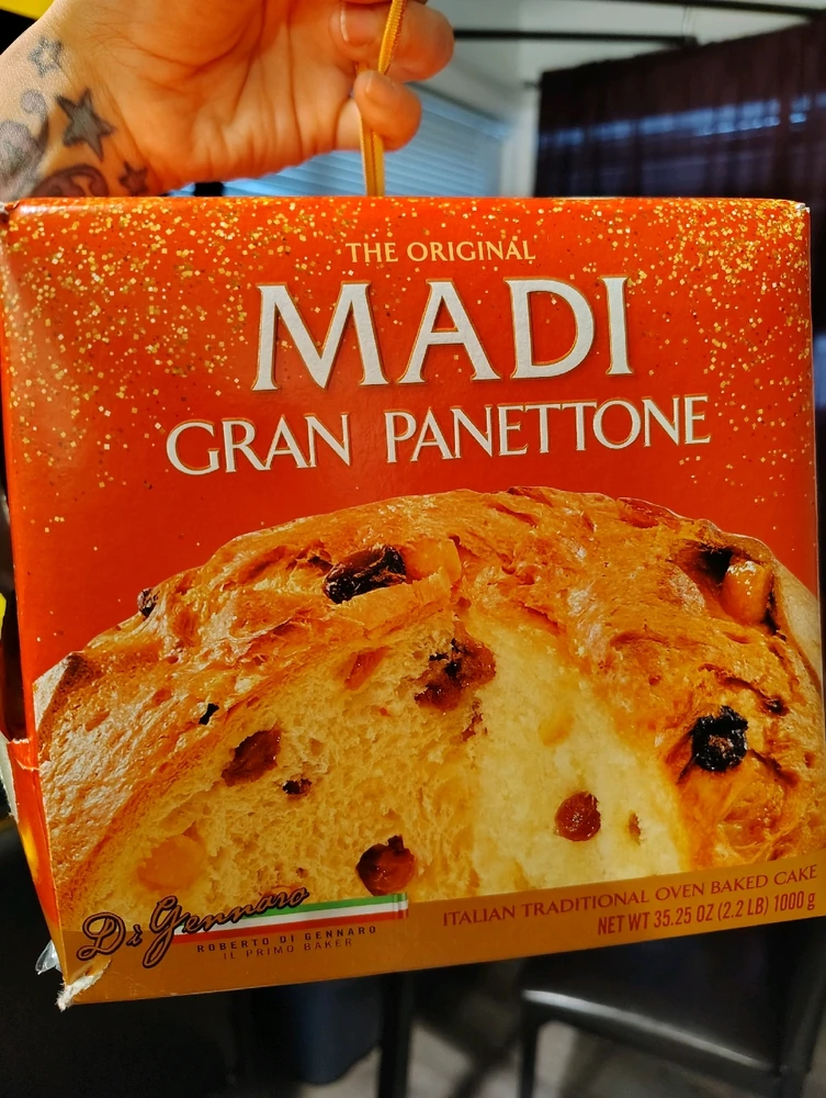 Who likes this holiday cake?