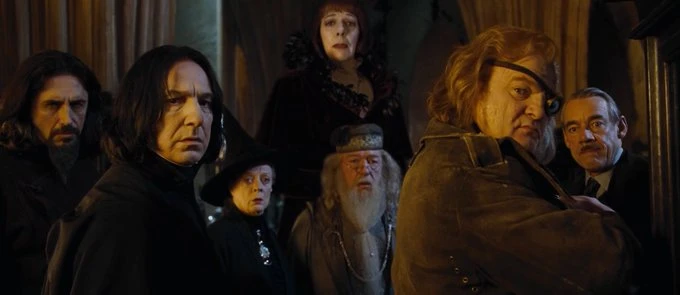 Cuando decides hablar justo cuando todos están callados.