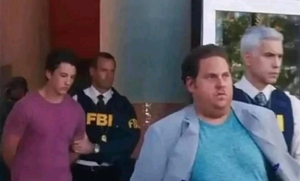 Mis reales y yo: "Oye, deberíamos de empezar hacer podcast's."
Nosotros después del primer episodio: