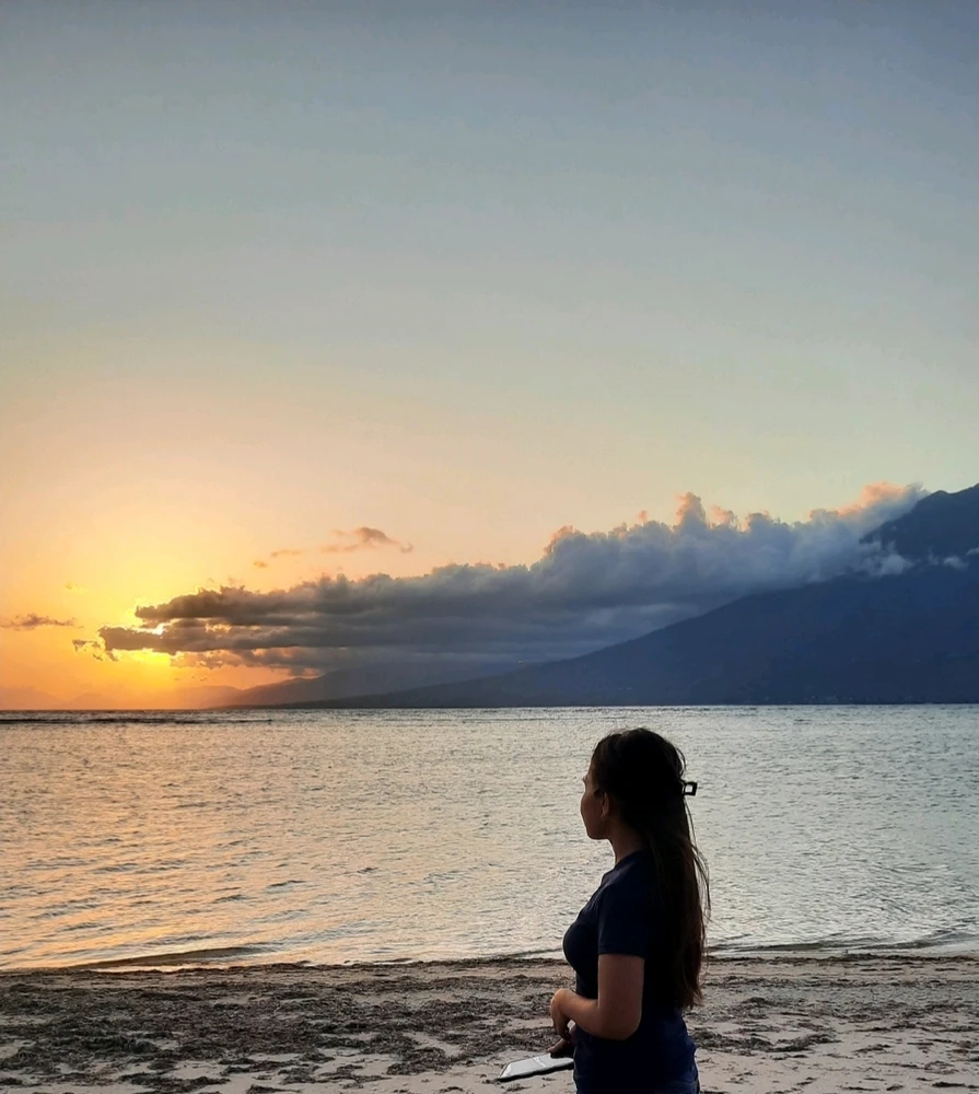 GIF diunggah oleh Anna