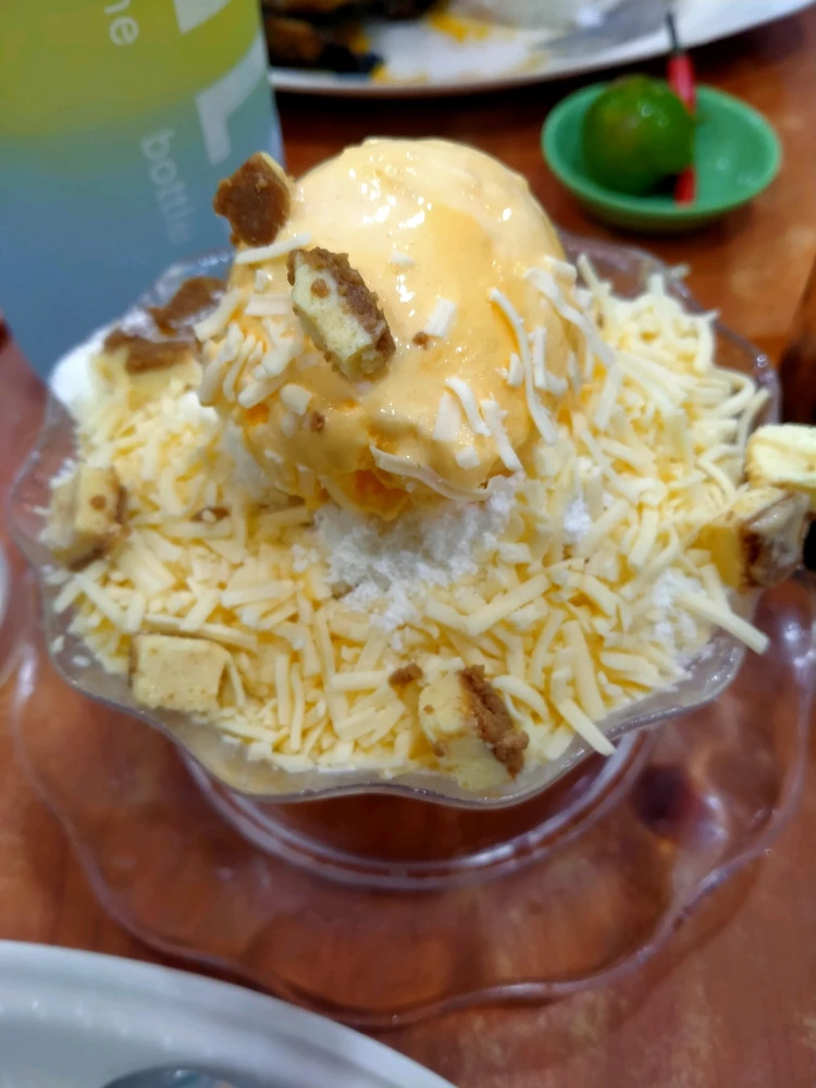 4 cheese Halo-halo