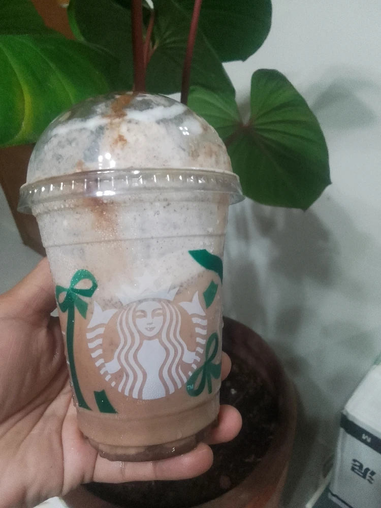 Starbucks
Chocolate chip cream frappuccino