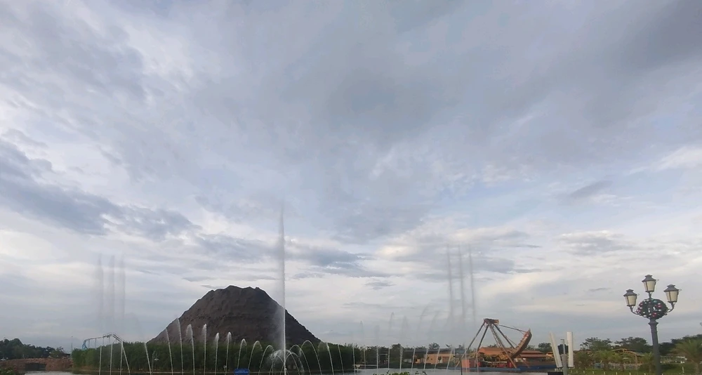 GIF uploaded by Pho Qing Mei Taji 🤣