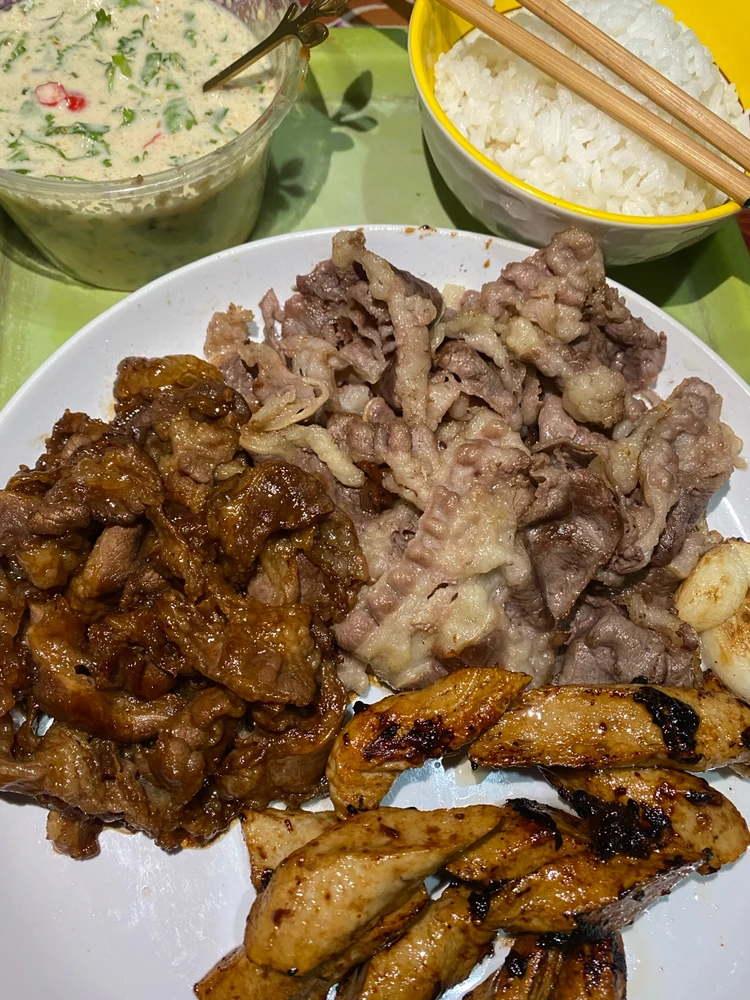 Simple bbq beef with sesame & coriander sauce β¨