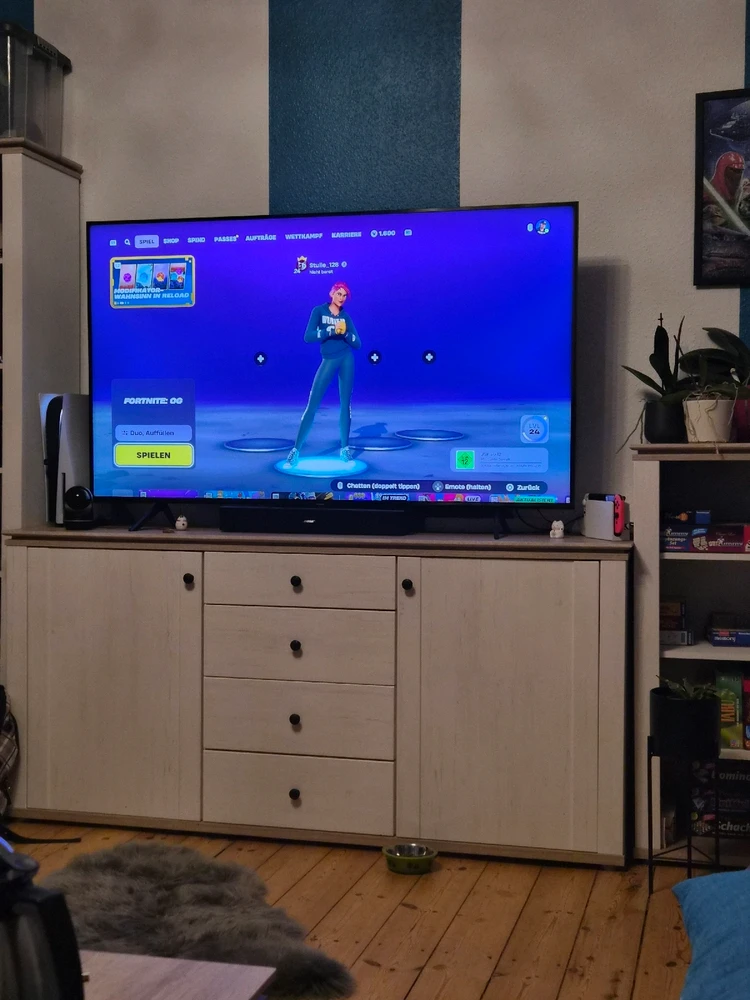 Es regnet schon den ganzen Tag. Da ist ein Abend voller buntem Geballer ganz nett? Und ihr so?