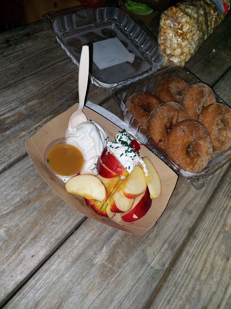 Ever had ice cream with apples and Carmel 🤤😋