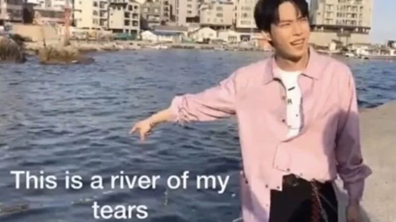 Reading angsty book rn..