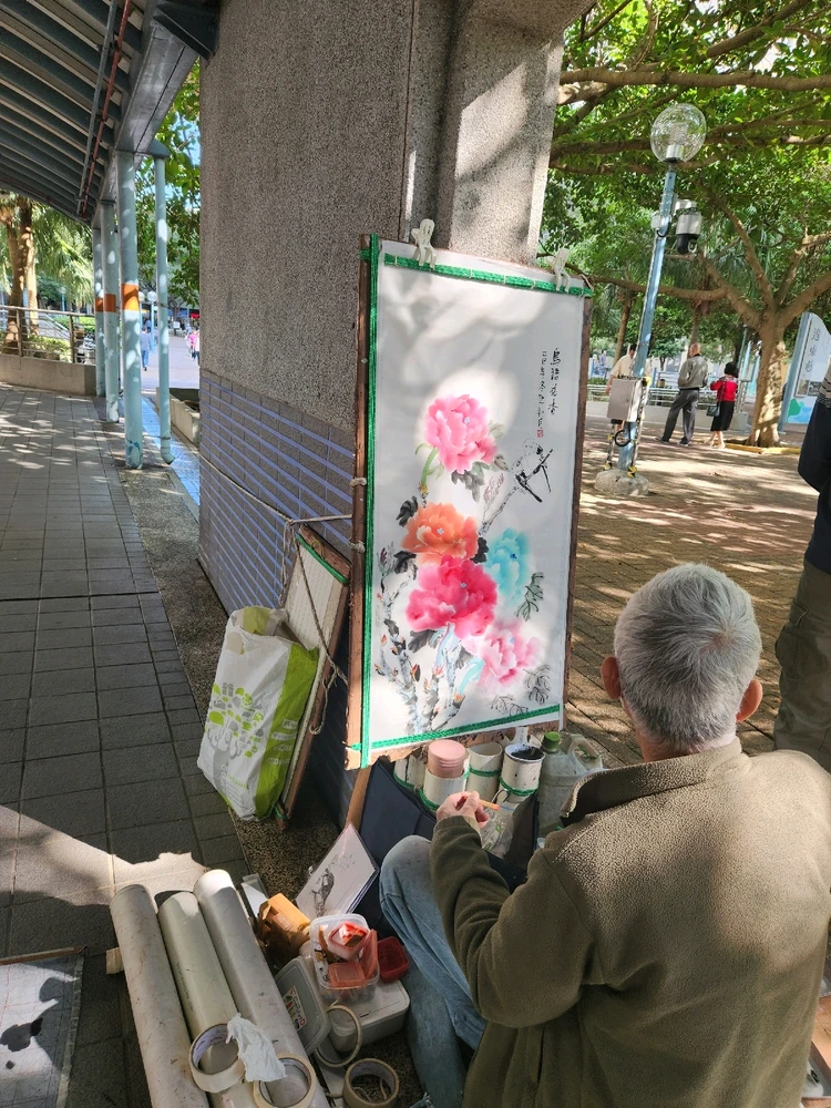 Amazed how Uncle put his
passion at painting stuff...
🎨🖌🌈💐🫠😍🥰💕✨️