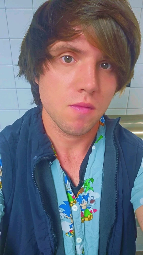 GIF tso los ntawm Kyle