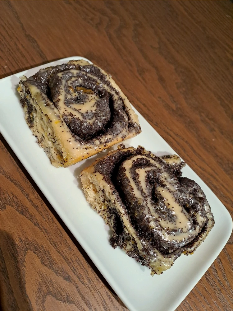 Reis mit Ajvar-Kokusssoße und Mohnschnecken