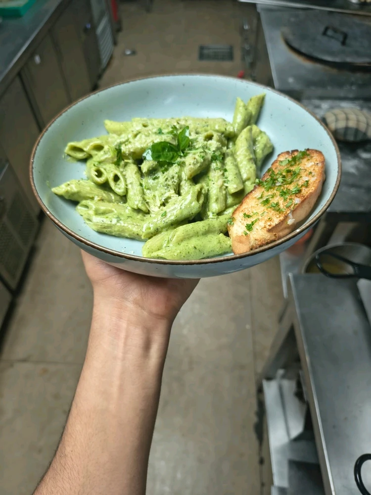 Pesto Creamy pastaa made by me and served with garlic bread 🍞