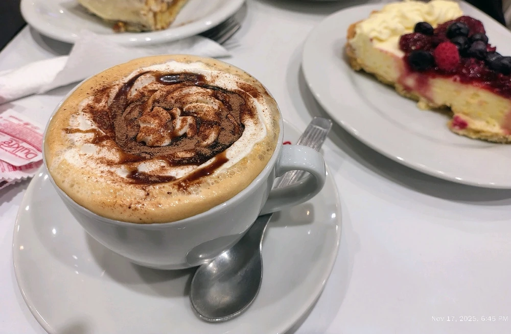 Sushi salad + coffee + 🍰