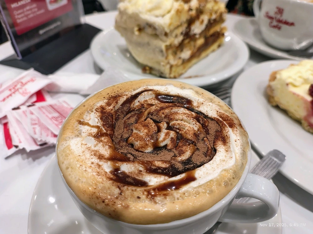 Sushi salad + coffee + 🍰