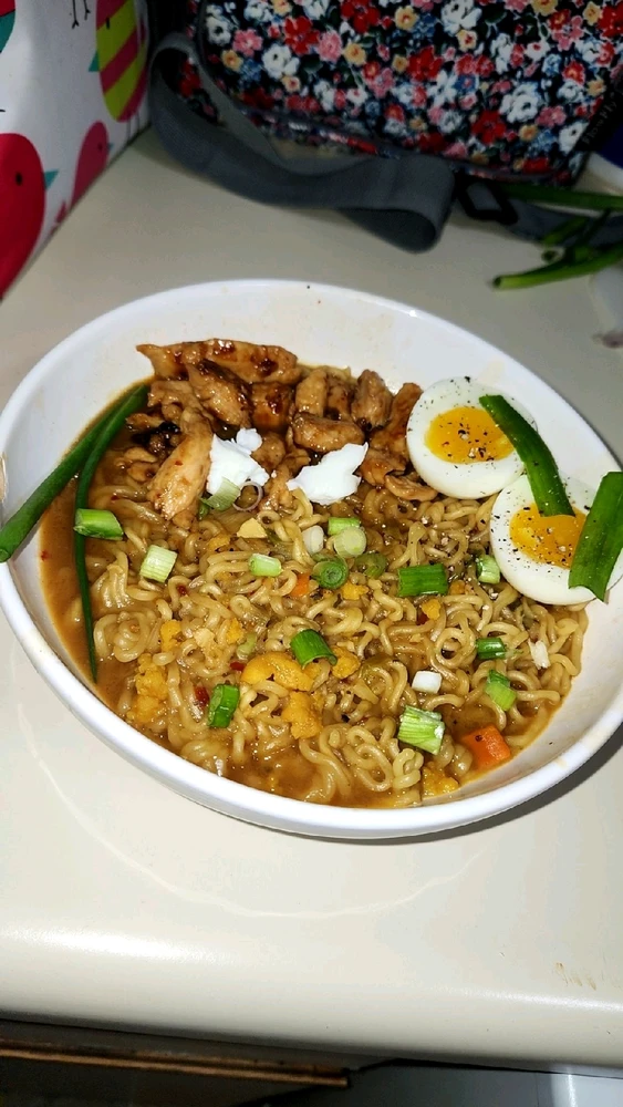 Bruh somone come eat ramen and watch spooky movies frrr