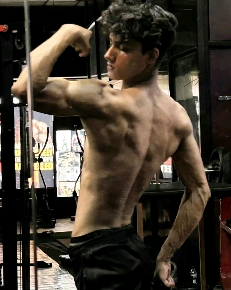 GIF gi-upload ni Ankit