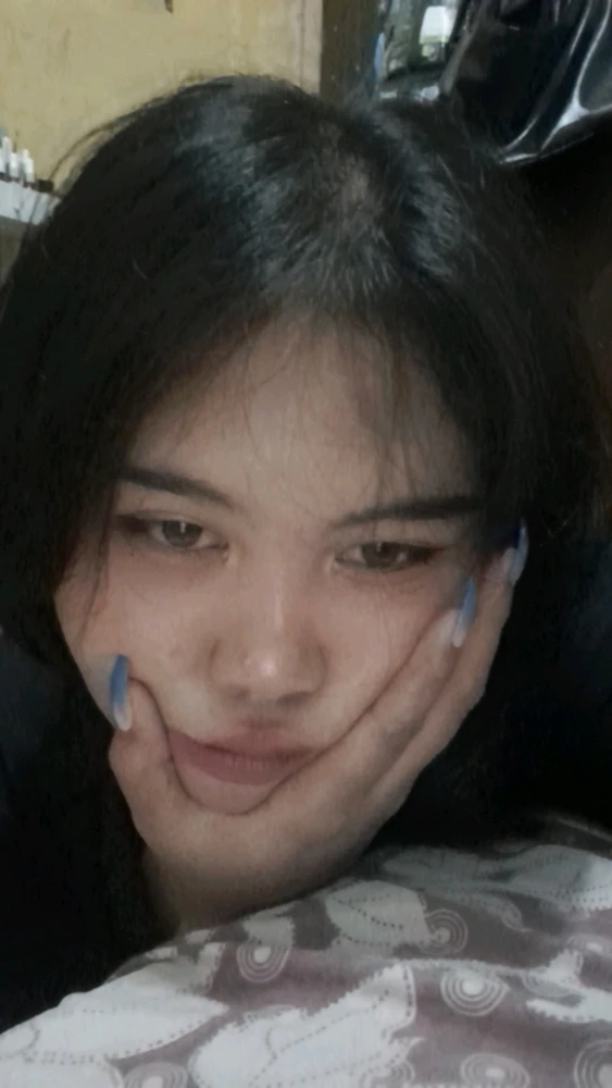 GIF diunggah oleh June