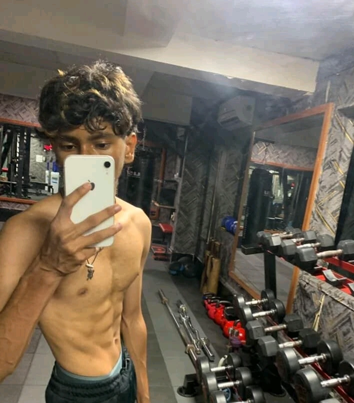 GIF tso los ntawm Parthiv