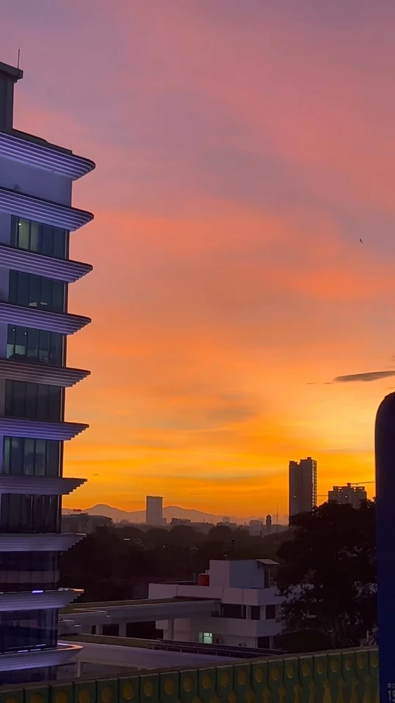 GIF uploaded by Fransisca