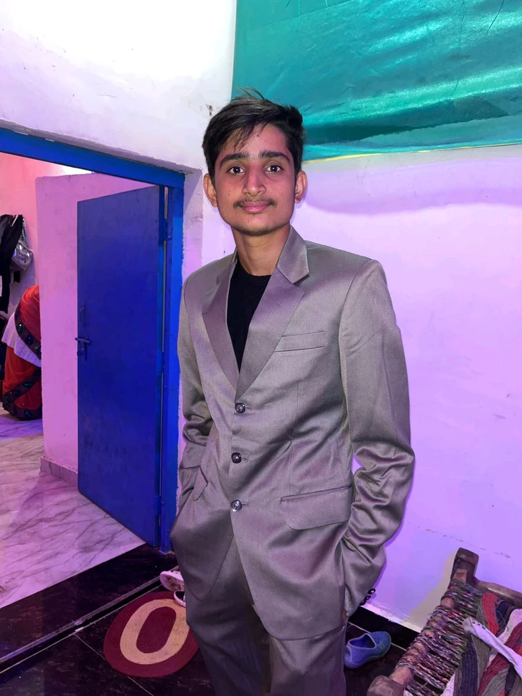 GIF gi-upload ni Krishna