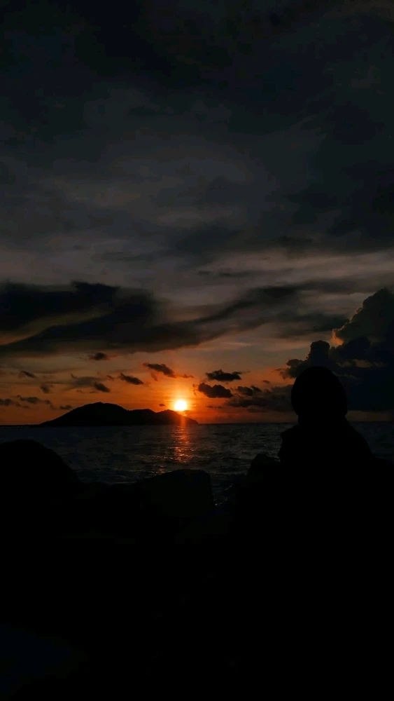 GIF diunggah oleh Lycaa