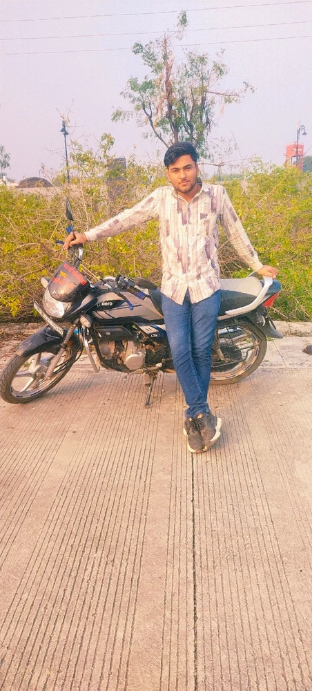 GIF na in-upload ni Mayank Khatik