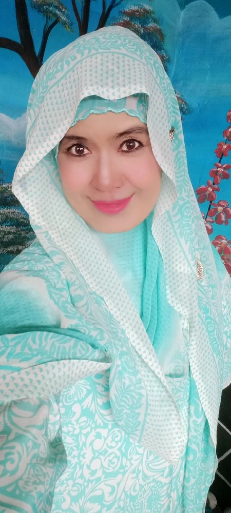 GIF diunggah oleh Mia