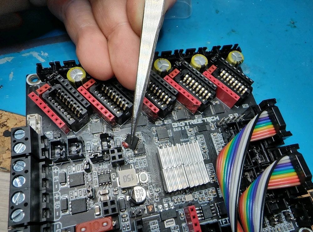 Зображення завантажив chimp_on_the