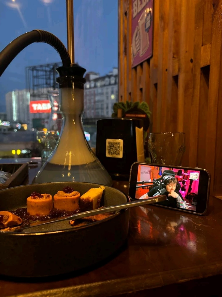 Гіфку завантажив Vlad