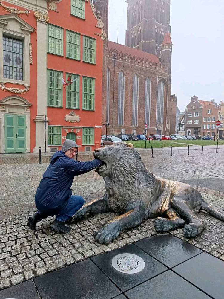GIF gi-upload ni Héctor