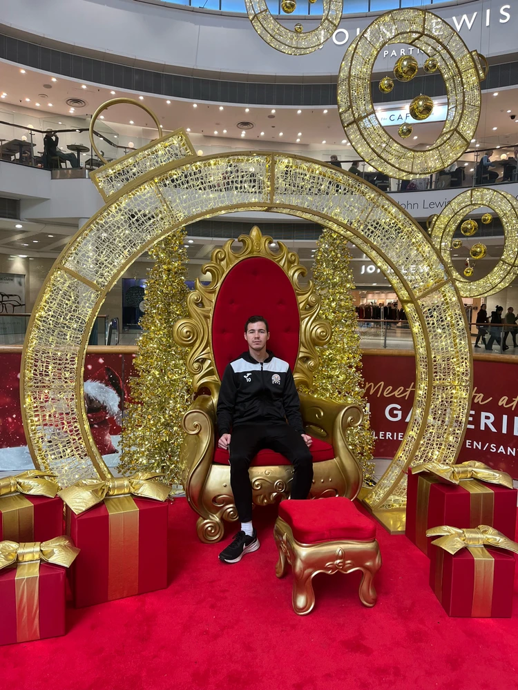 GIF gi-upload ni Jamie