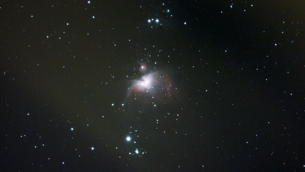 Caught in Orion’s embrace, lies a glowing cradle of newborn suns, wrapped in dust and light 💜🌠