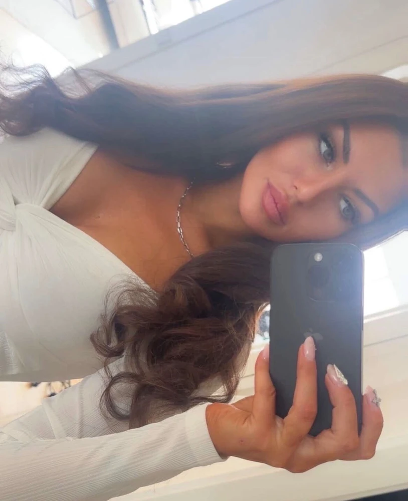 GIF uploaded by Evelyn