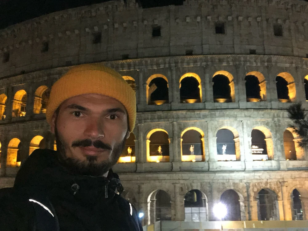 GIF gi-upload ni George Alexandru