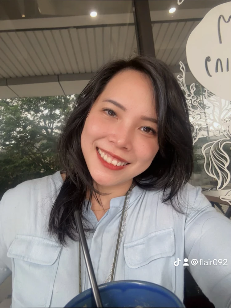 GIF uploaded by Flaire Lim