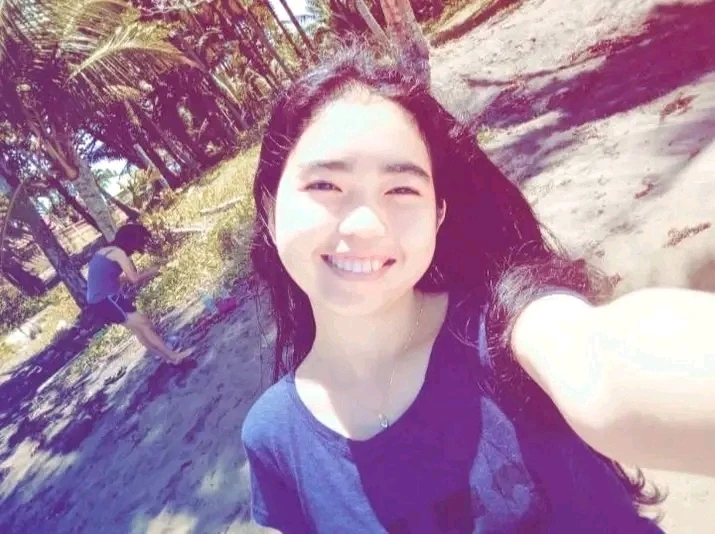 GIF uploaded by Collaine