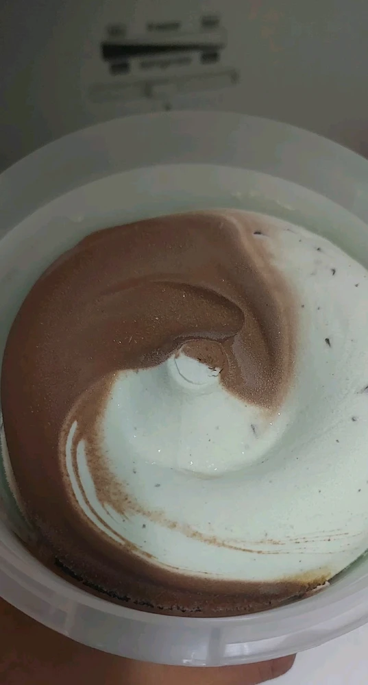 GIF uploaded by Aruzia